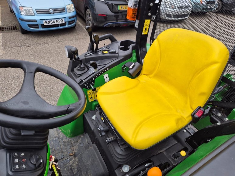John Deere 2032R Compact Tractor 