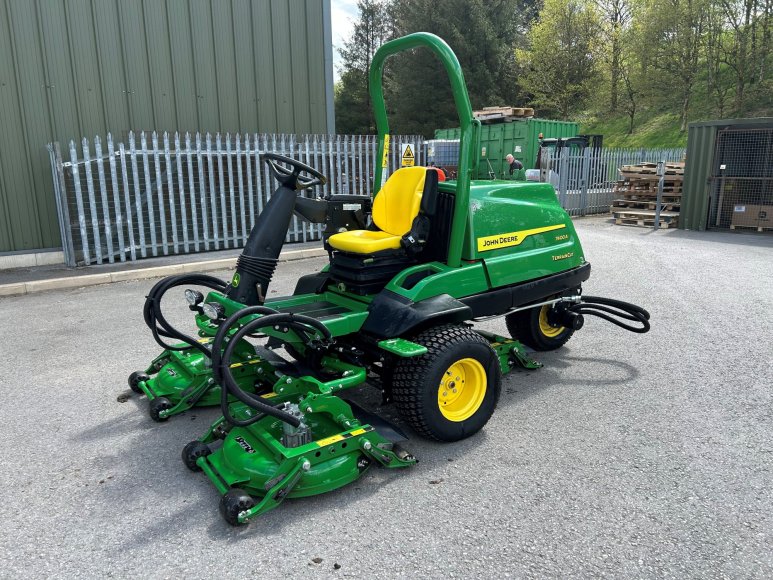 John Deere 7400A Trims & Surrounds Mower