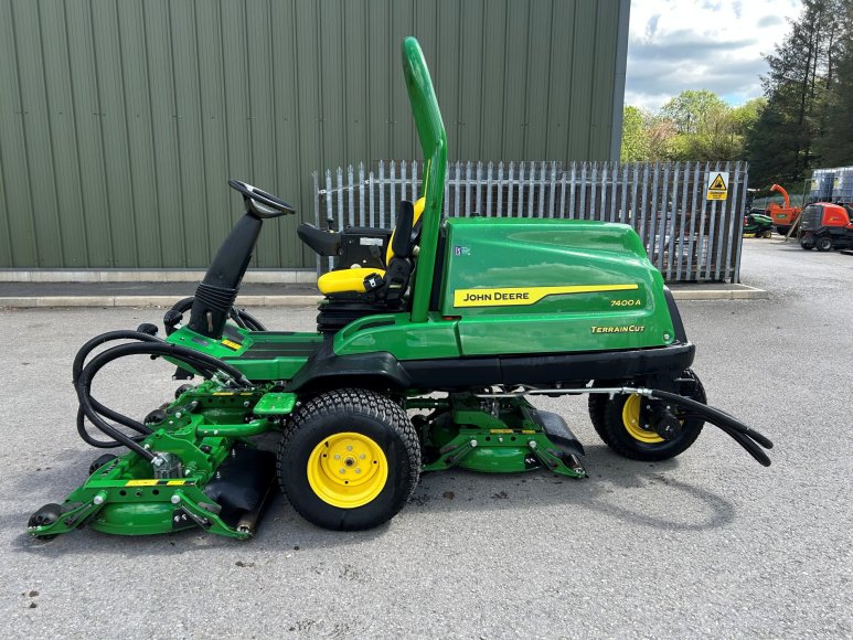 John Deere 7400A Trims & Surrounds Mower