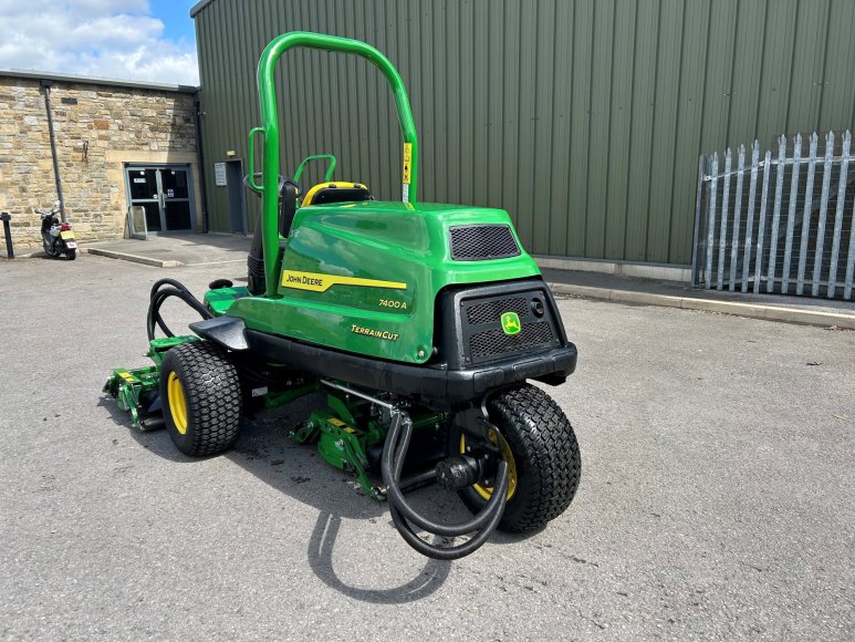 John Deere 7400A Trims & Surrounds Mower