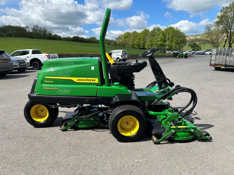 John Deere 7400A Trims & Surrounds Mower