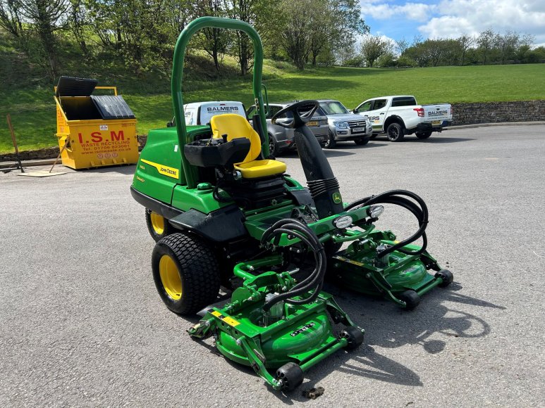 John Deere 7400A Trims & Surrounds Mower