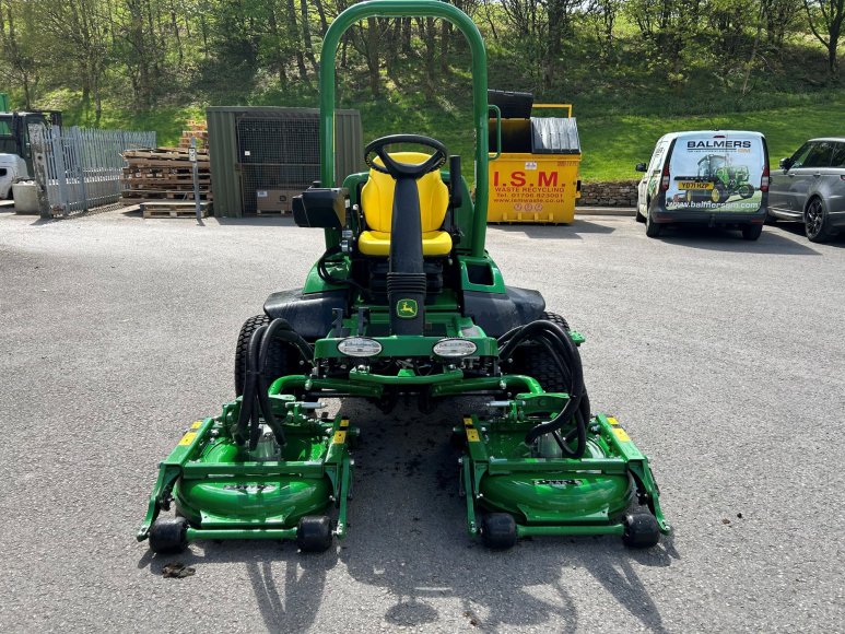 John Deere 7400A Trims & Surrounds Mower