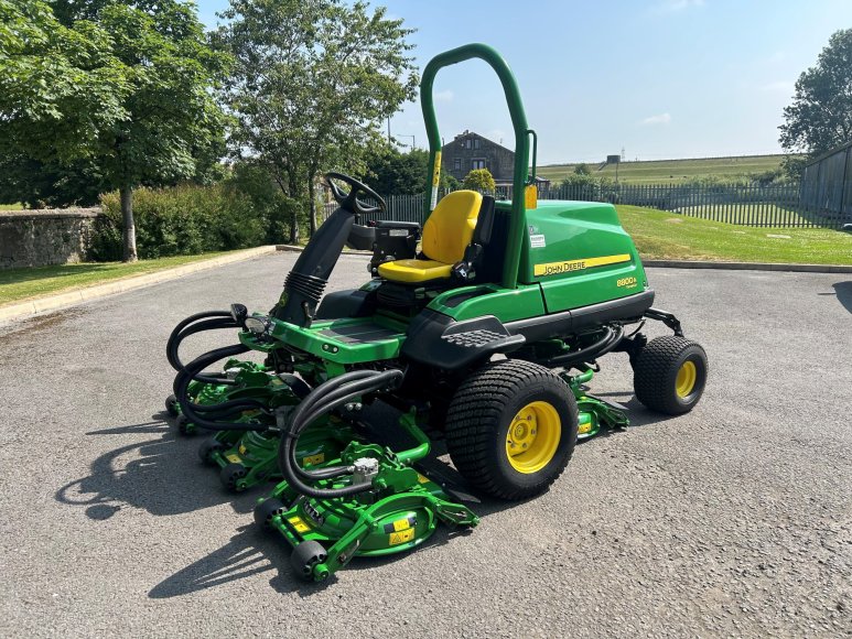 John Deere 8800A Terrain Cut 