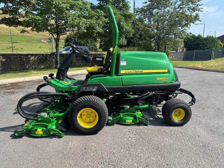 John Deere 8800A Terrain Cut 
