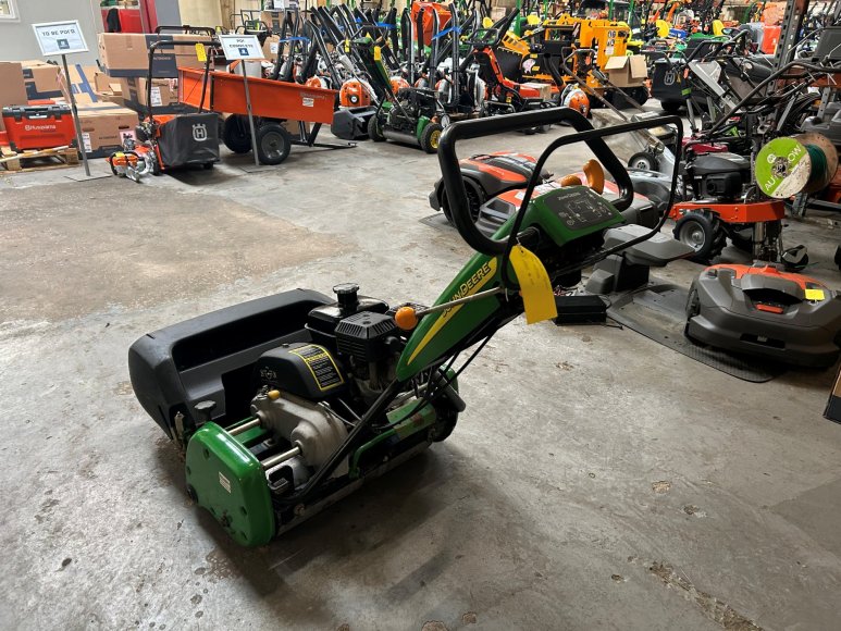 John Deere 220B Greens Mower 