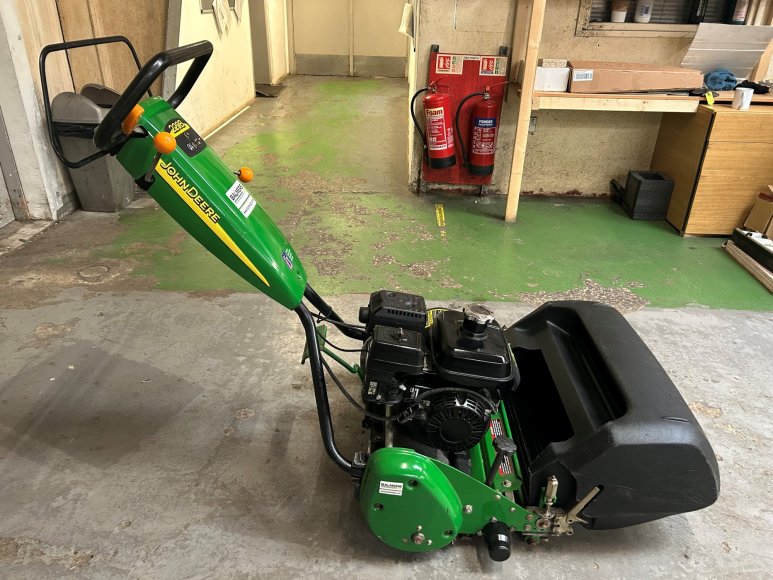 John Deere 220B Greens Mower 