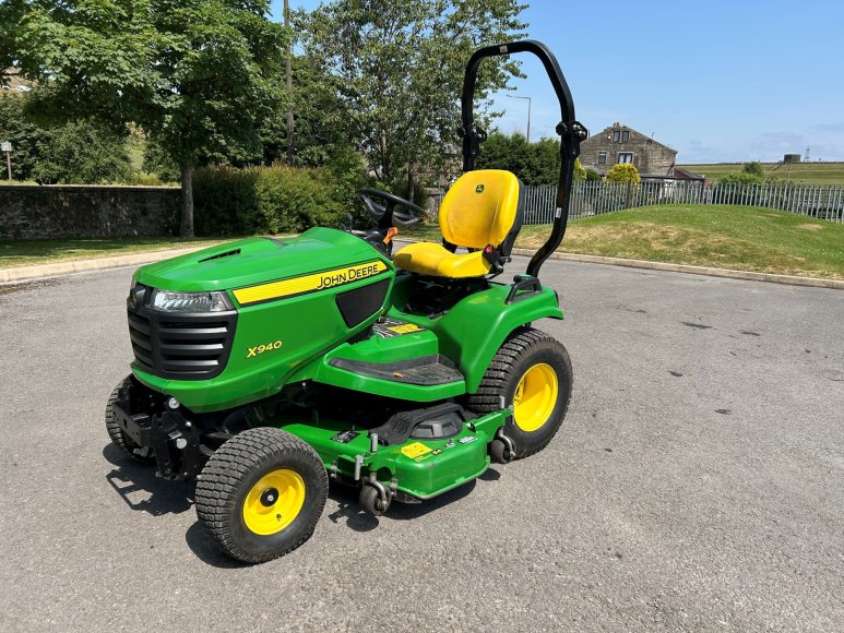 John Deere X940 Lawn Tractor 
