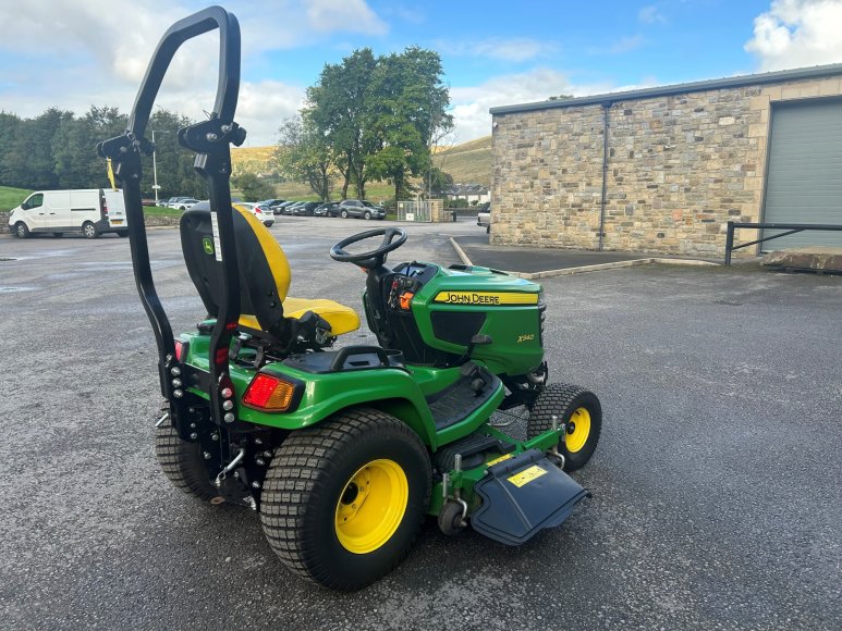 John Deere X940 Lawn Tractor 