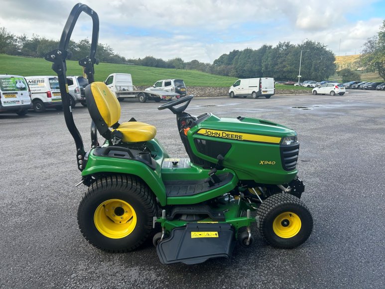 John Deere X940 Lawn Tractor 