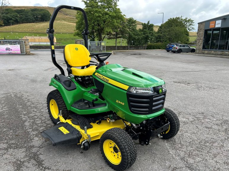 John Deere X948 Lawn Tractor 