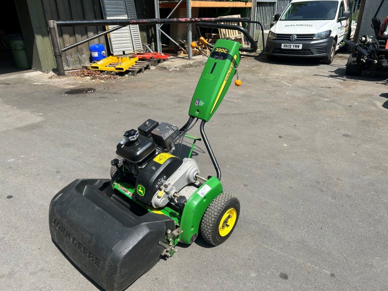 John Deere 220C Pedestrian Greens Mower 