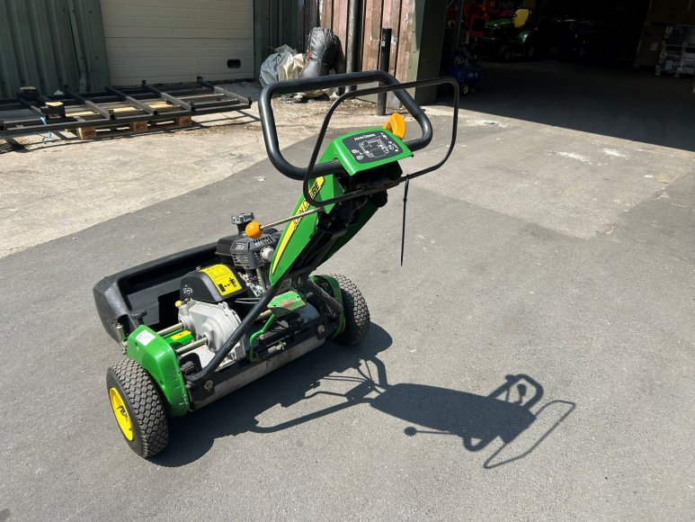 John Deere 220C Pedestrian Greens Mower 
