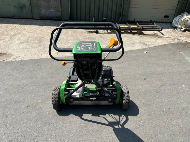 John Deere 220C Pedestrian Greens Mower 