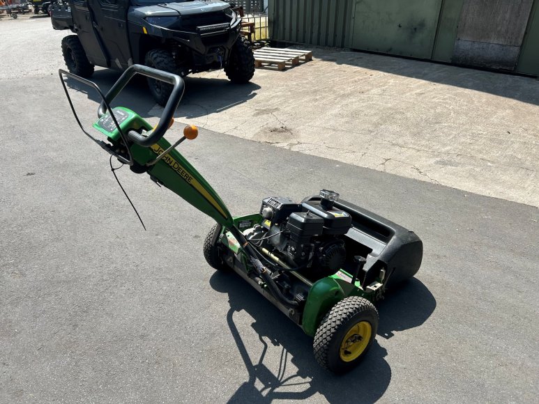 John Deere 220C Pedestrian Greens Mower 
