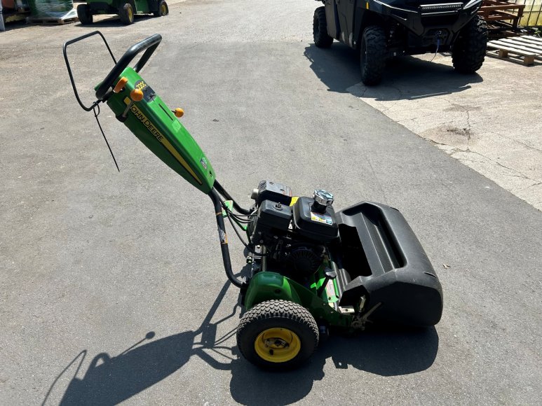John Deere 220C Pedestrian Greens Mower 