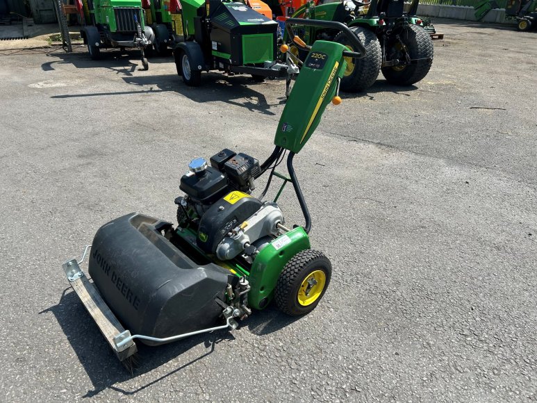 John Deere 220C Pedestrian Greens Mower 