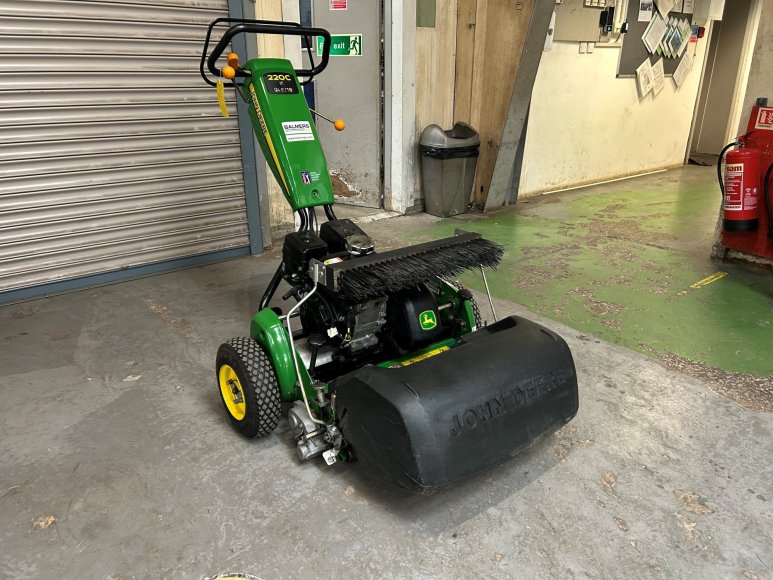 John Deere 220C Pedestrian Greens Mower 