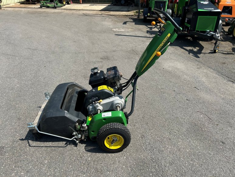 John Deere 220C Pedestrian Greens Mower 