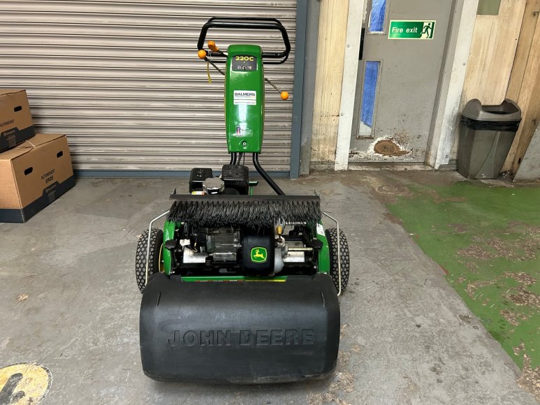John Deere 220C Pedestrian Greens Mower 