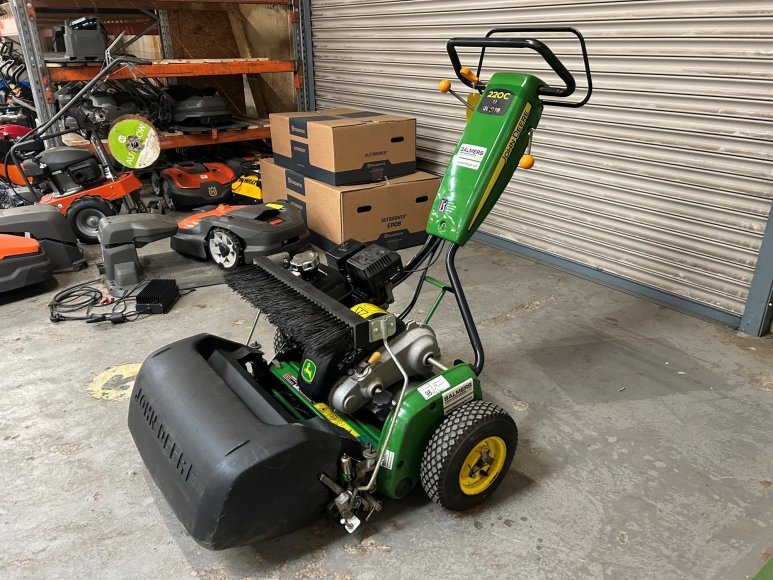 John Deere 220C Pedestrian Greens Mower 