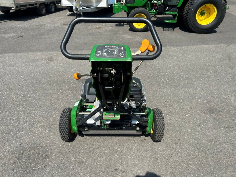 John Deere 220C Pedestrian Greens Mower 
