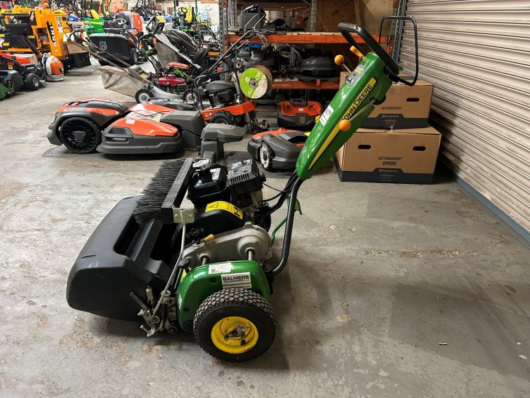 John Deere 220C Pedestrian Greens Mower 