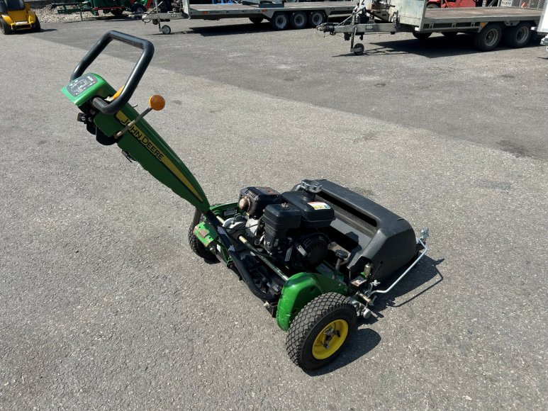 John Deere 220C Pedestrian Greens Mower 