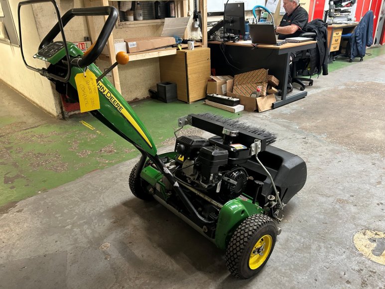 John Deere 220C Pedestrian Greens Mower 