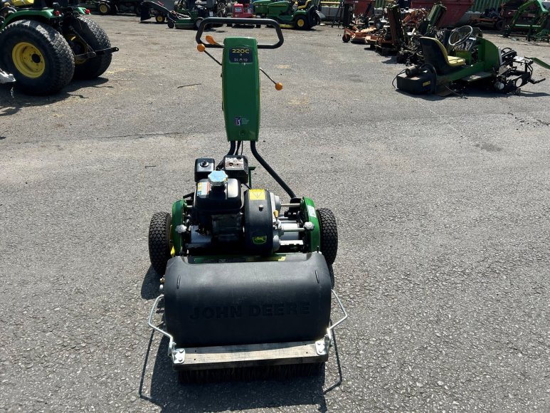 John Deere 220C Pedestrian Greens Mower 