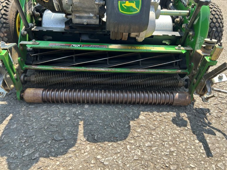 John Deere 220C Pedestrian Greens Mower 