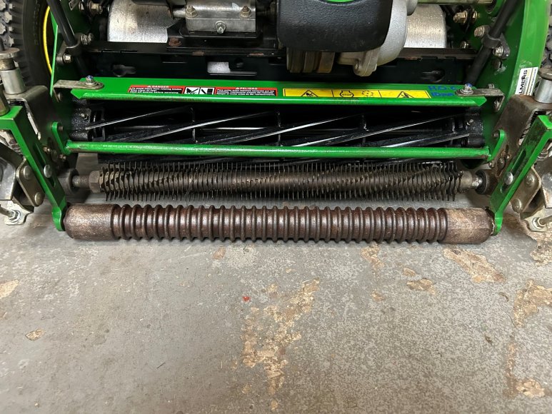 John Deere 220C Pedestrian Greens Mower 