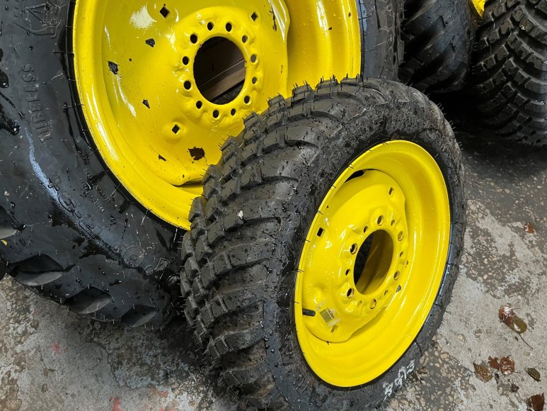 John Deere 2R Series Wheels & Tyres 