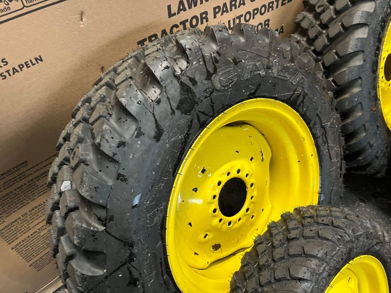 John Deere 2R Series Wheels & Tyres 