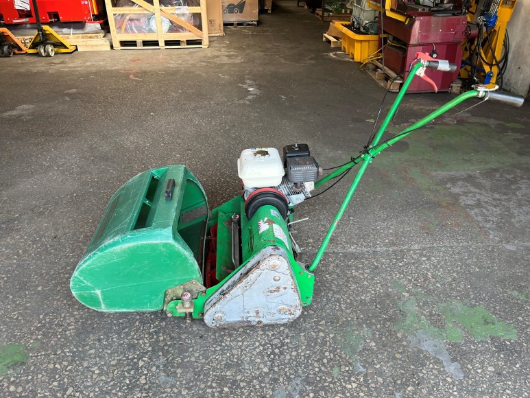 Dennis FT610 Pedestrian Cylinder Mower 