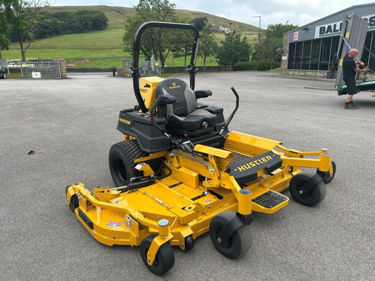 Hustler Super 104 Zero Turn Mower 