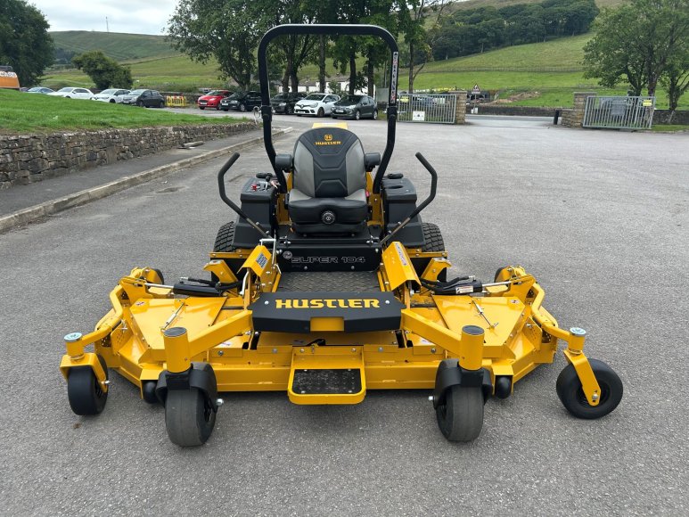 Hustler Super 104 Zero Turn Mower 