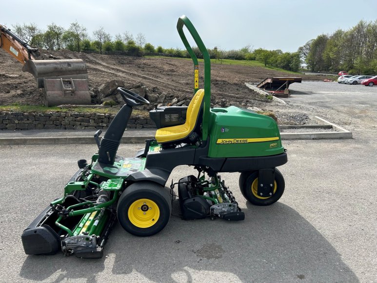 John Deere 2550 Greens Mower