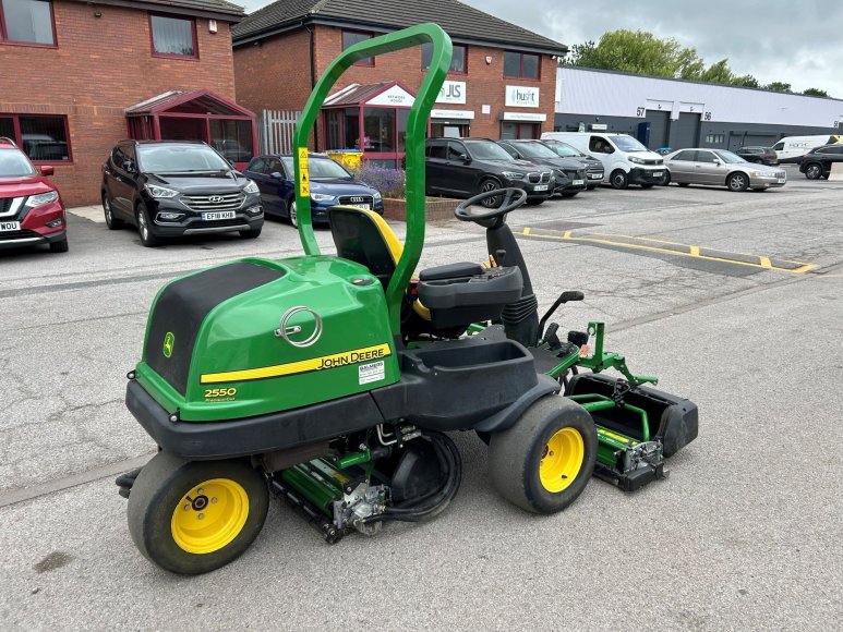 John Deere 2550 Greens Mower