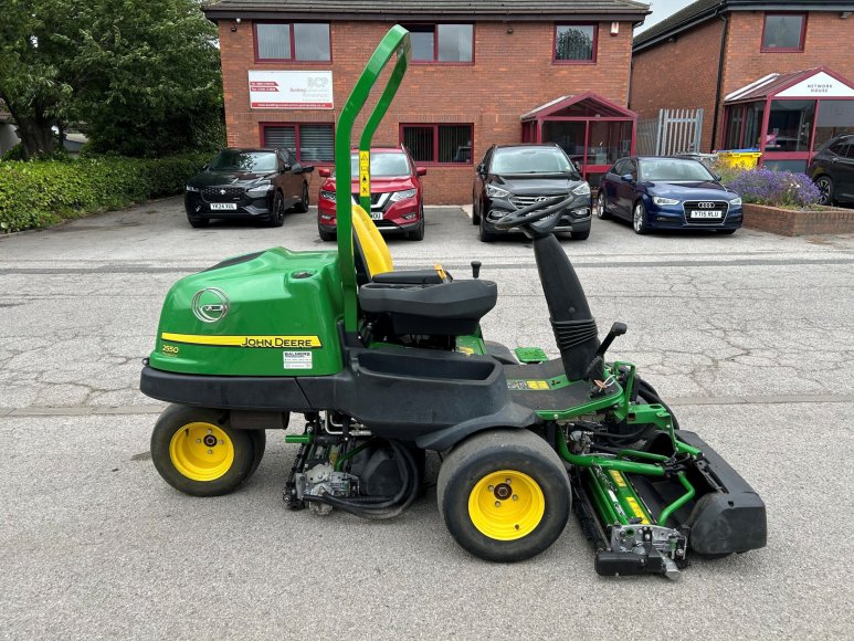 John Deere 2550 Greens Mower