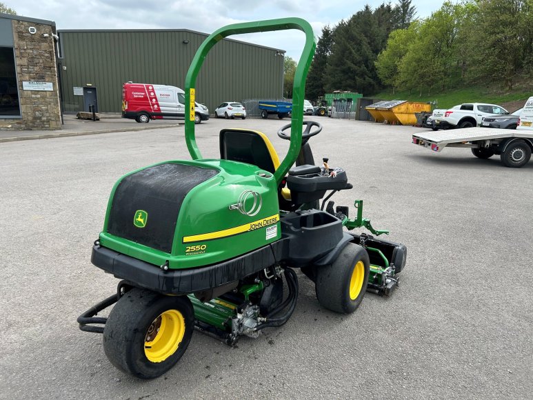 John Deere 2550 Greens Mower