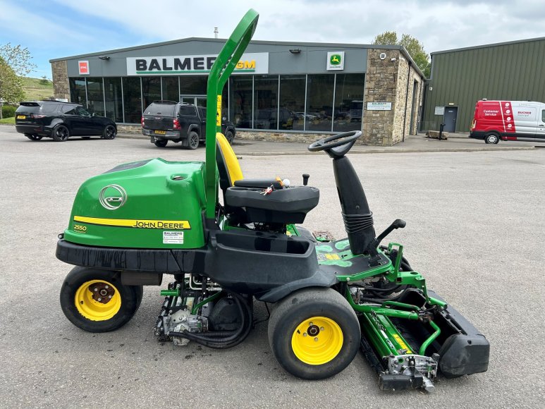John Deere 2550 Greens Mower