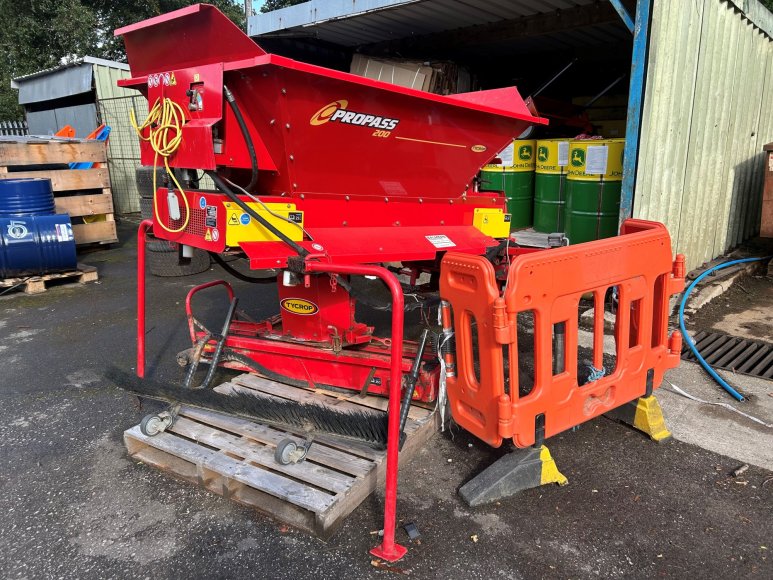 Tycrop Propass 200 Top Dresser