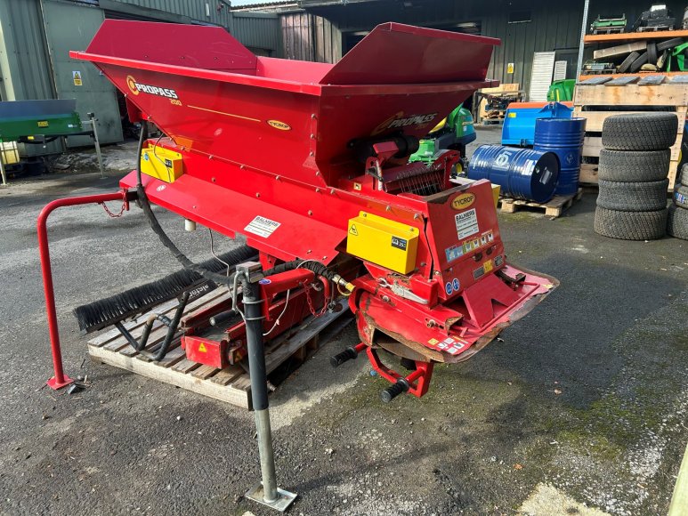 Tycrop Propass 200 Top Dresser