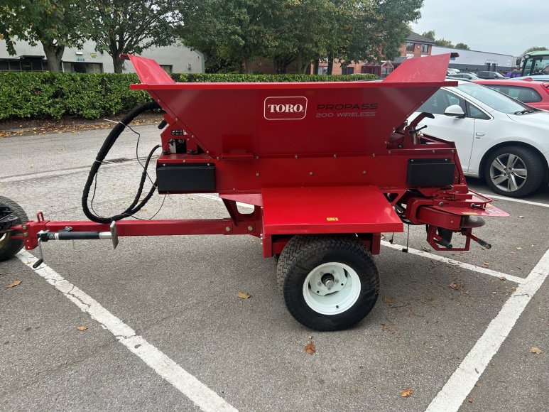 Toro Propass 200 Top Dresser