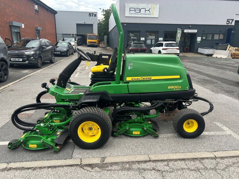 John Deere 8800A Terrain Cut 