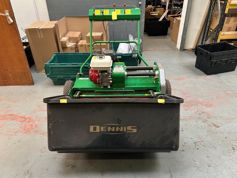 Dennis G860 Cylinder Mower