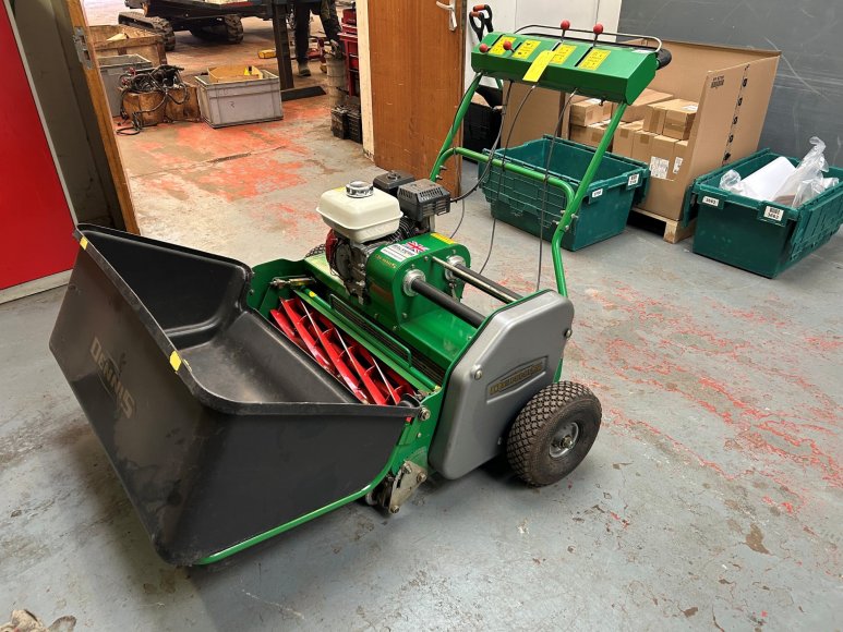 Dennis G860 Cylinder Mower