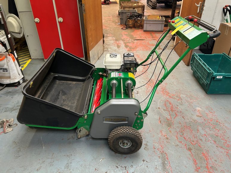 Dennis G860 Cylinder Mower