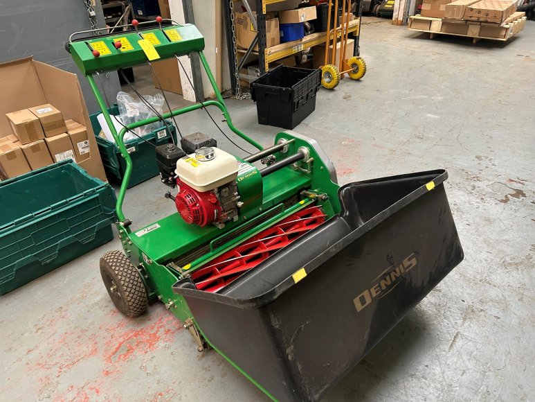 Dennis G860 Cylinder Mower